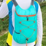 Sac de voyage pliable ultra léger résistant à l'eau sur le dos