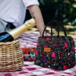 Sac isotherme 5 litres floral et élégant noir lifestyle